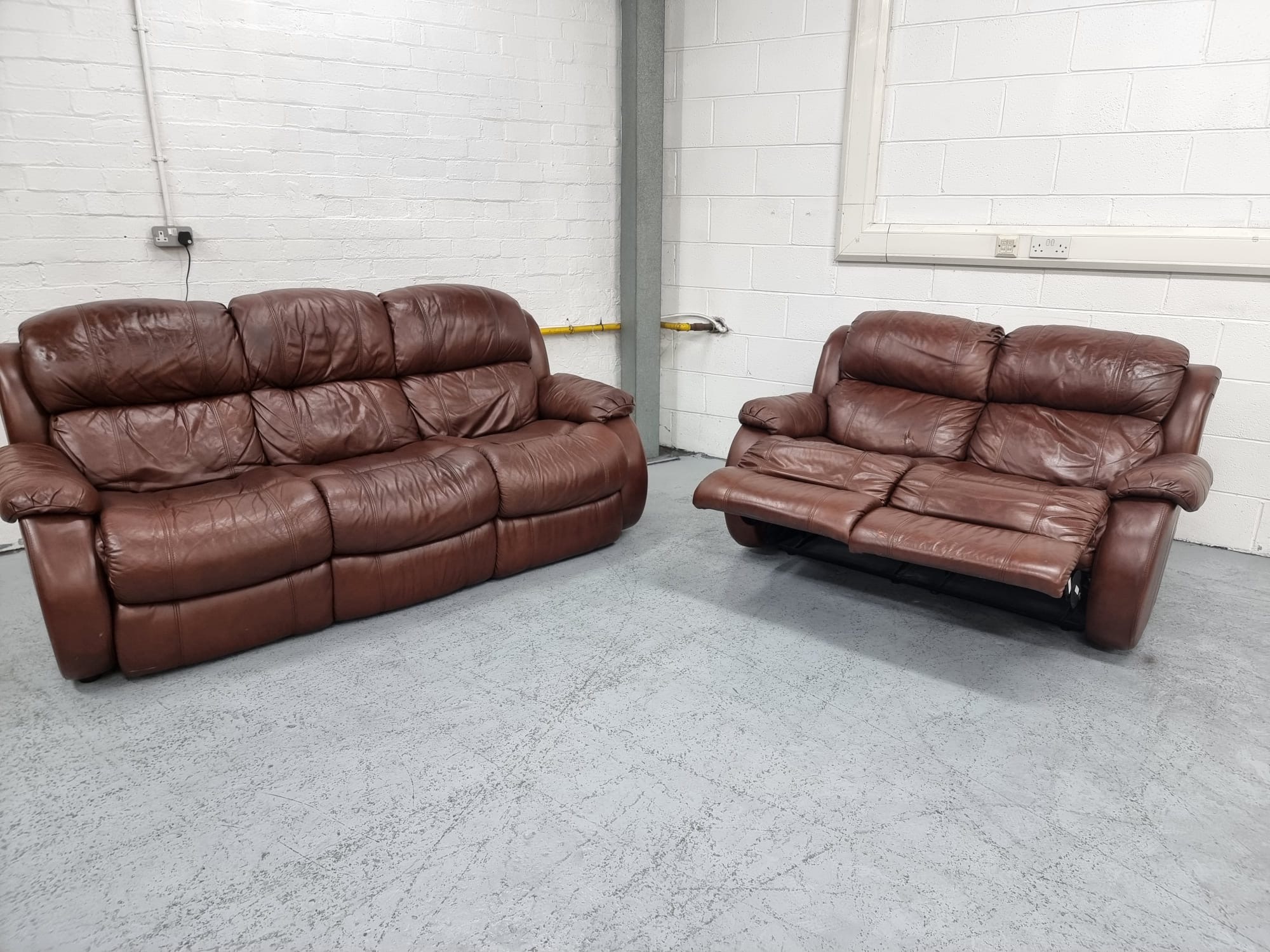 Dfs sofas leather deals recliner