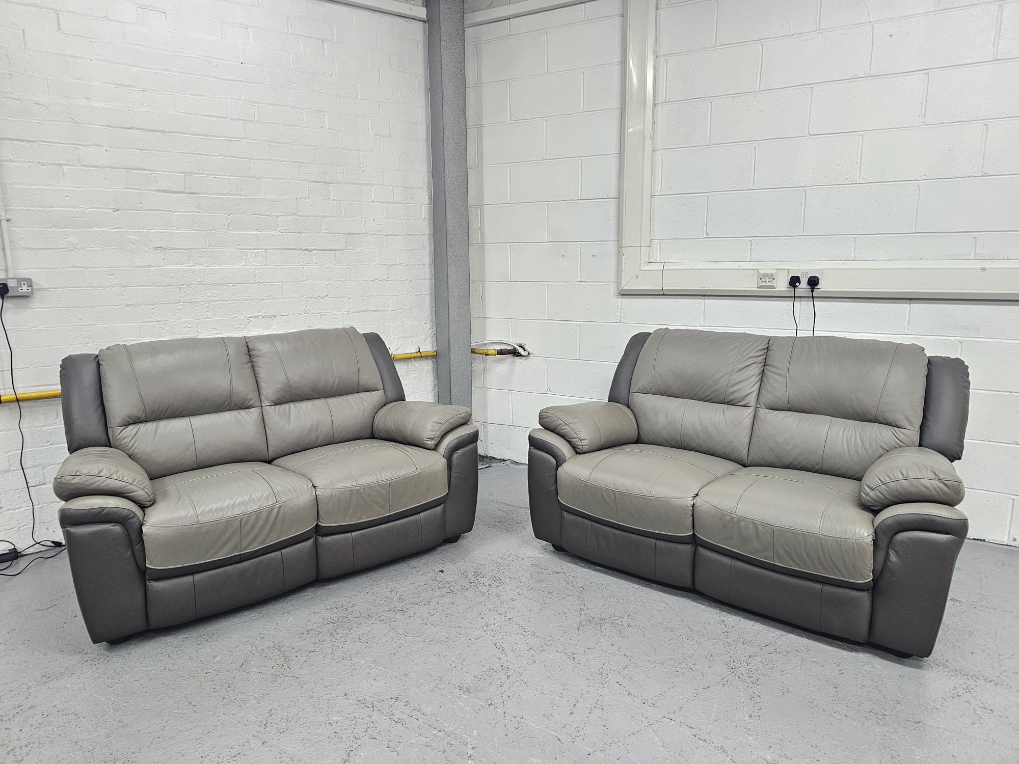 Scs Two-Tone Grey Leather 2 Seaters Sofas