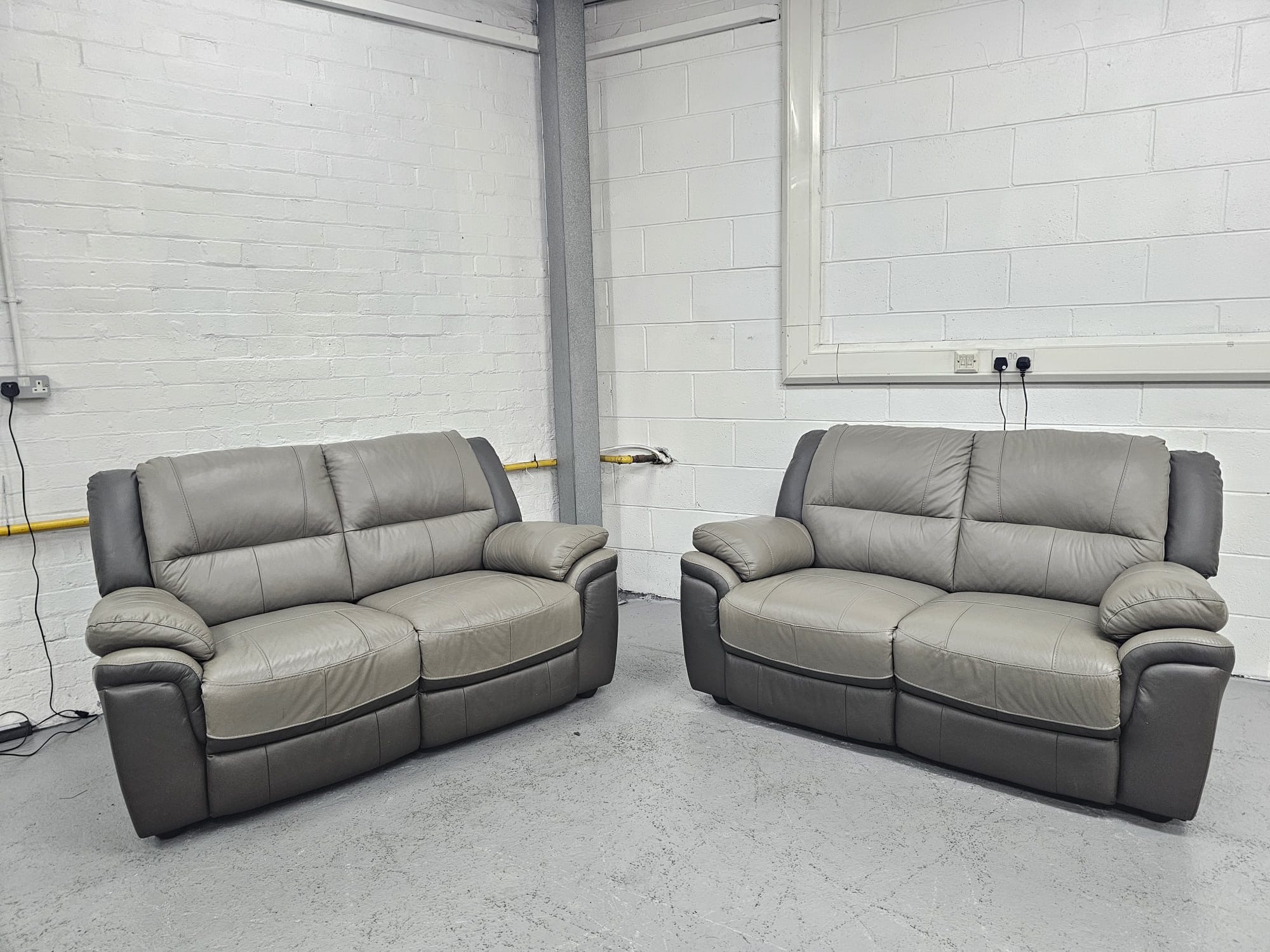 Scs Two Tone Grey Leather 2 Seaters Sofas